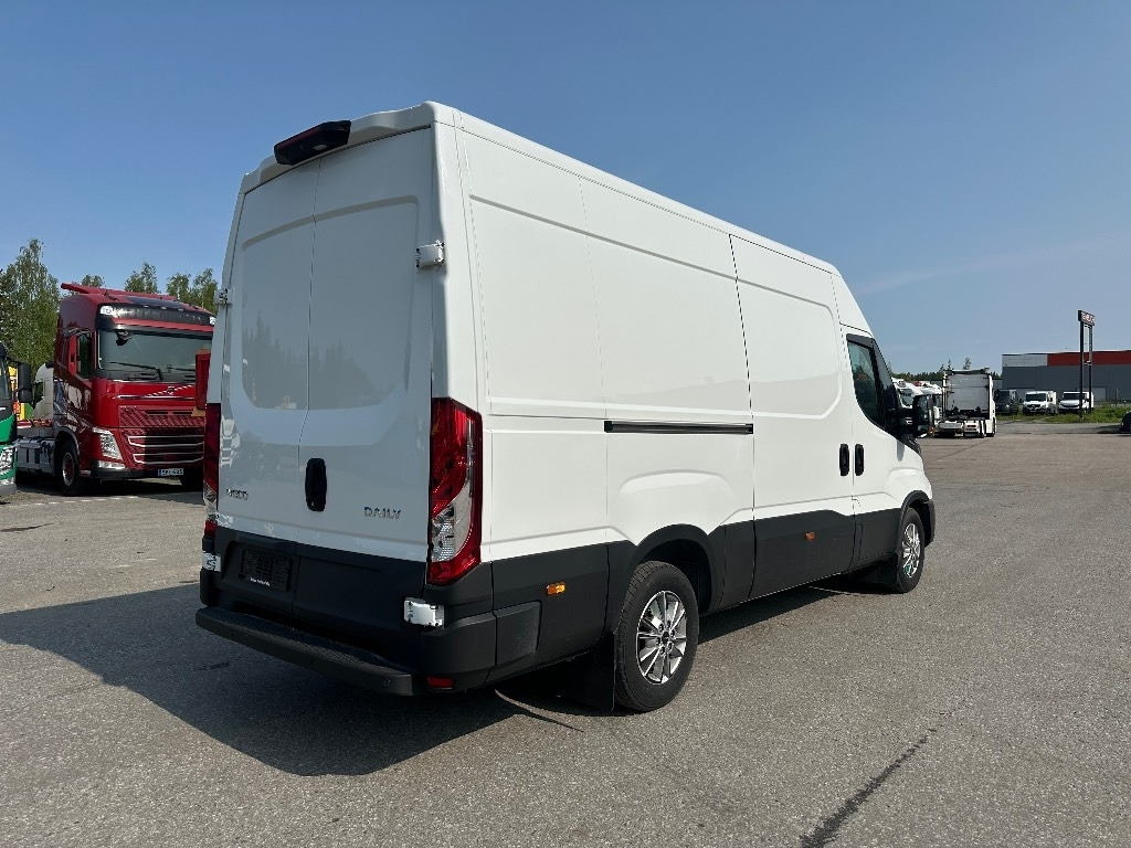 Iveco Daily 35S18A8 12m3 - Fourgon utilitaire: photos 5 Iveco Daily 35S18A8 12m3 - Fourgon utilitaire: photos 5