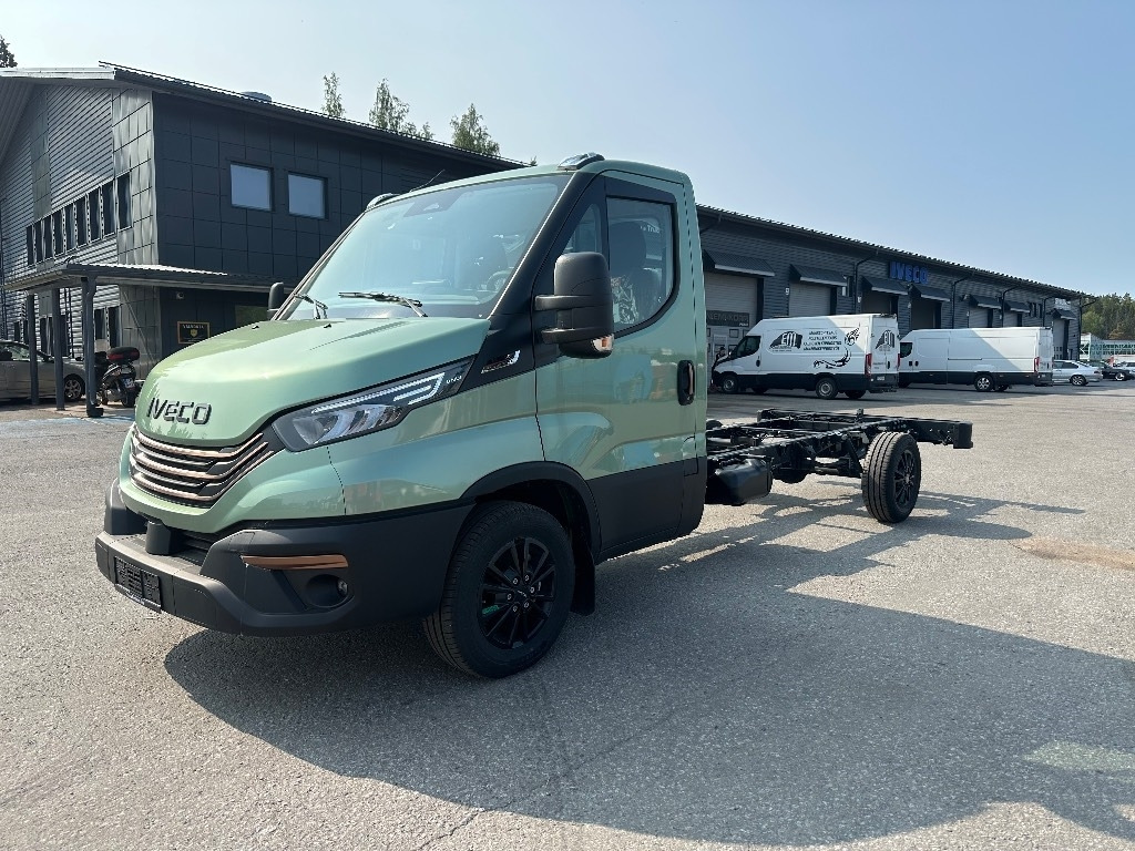 Iveco Daily 35S18A8 alusta - Fourgon utilitaire: photos 1 Iveco Daily 35S18A8 alusta - Fourgon utilitaire: photos 1