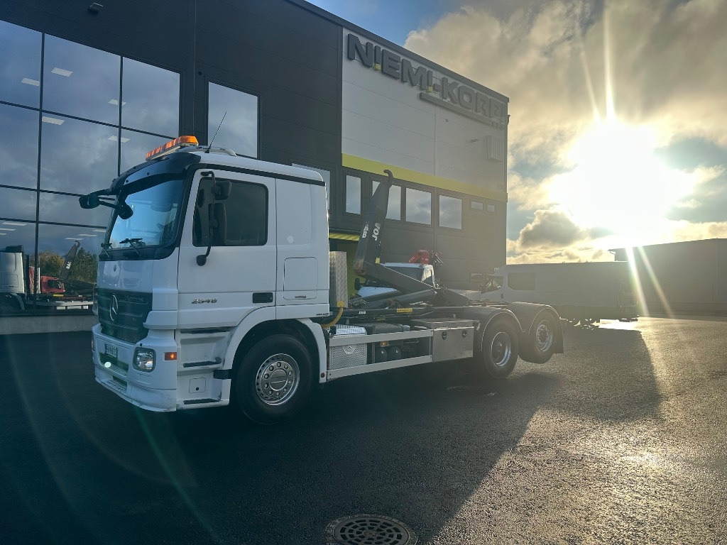 Mercedes-Benz Actros 2545 L 6x2 - Camion ampliroll: photos 1 Mercedes-Benz Actros 2545 L 6x2 - Camion ampliroll: photos 1