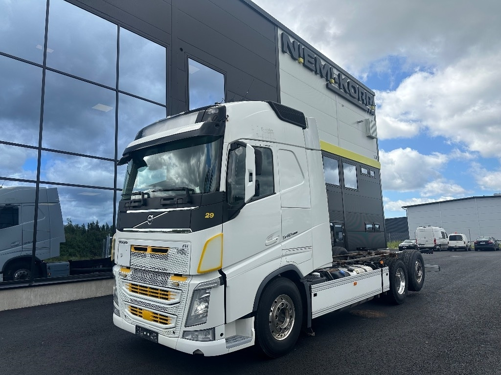 Volvo FH13 540 6x2*4 - Châssis cabine: photos 1 Volvo FH13 540 6x2*4 - Châssis cabine: photos 1