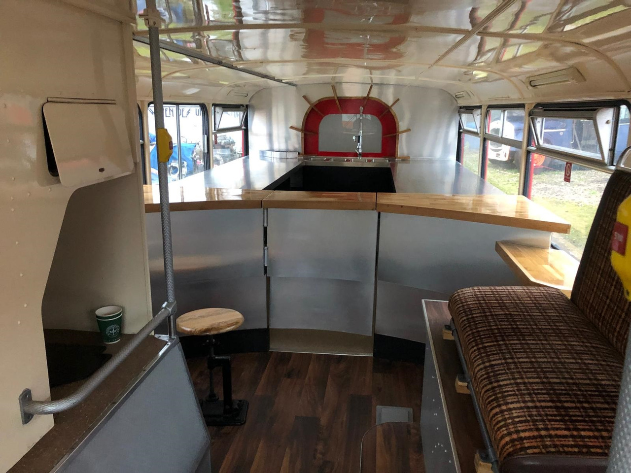 Bristol MOBILE BAR CAFE or RESTAURANT - Bus à impériale: photos 5 Bristol MOBILE BAR CAFE or RESTAURANT - Bus à impériale: photos 5