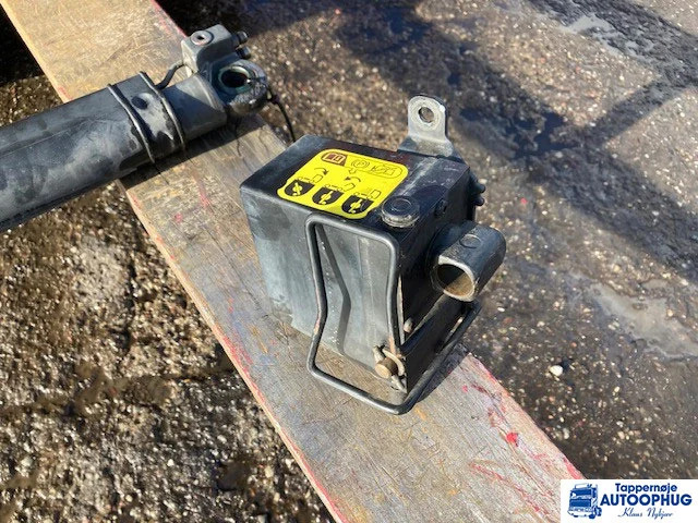 DAF cab tilting pump – DAF 1914281 - Cabine et intérieur pour Camion: photos 1 DAF cab tilting pump – DAF 1914281 - Cabine et intérieur pour Camion: photos 1