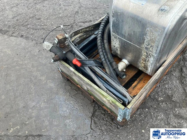 MAN hydraulikanlæg 250 liter - Réservoir hydraulique pour Camion: photos 3 MAN hydraulikanlæg 250 liter - Réservoir hydraulique pour Camion: photos 3