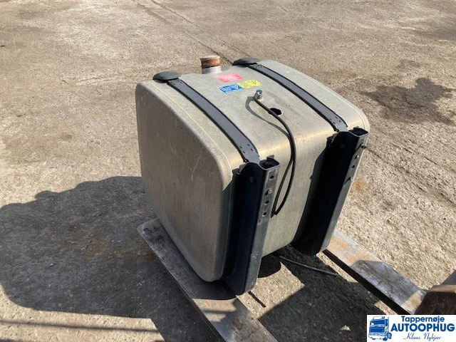 Scania Brandstof tank P/N: 1517304 / 1871188 - Réservoir de carburant pour Camion: photos 2 Scania Brandstof tank P/N: 1517304 / 1871188 - Réservoir de carburant pour Camion: photos 2