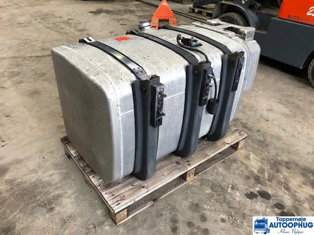 Scania Diesel tank – Fuel tank P/N: 2132702 - Réservoir de carburant pour Camion: photos 3 Scania Diesel tank – Fuel tank P/N: 2132702 - Réservoir de carburant pour Camion: photos 3