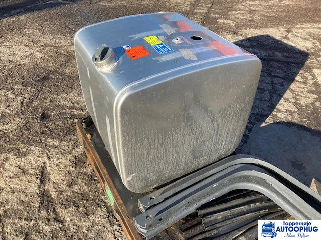 Scania diesel tank 300ltr Scania 2167505 - Réservoir de carburant pour Camion: photos 3 Scania diesel tank 300ltr Scania 2167505 - Réservoir de carburant pour Camion: photos 3