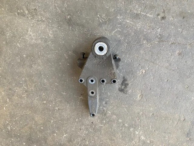 Volvo Front spring anchorage LH – Volvo 21575593 - Suspension pour Camion: photos 1 Volvo Front spring anchorage LH – Volvo 21575593 - Suspension pour Camion: photos 1