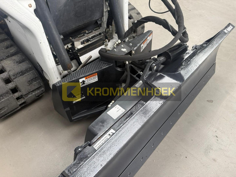 Bobcat 96 Dozer Blade 244 cm 6-weg blad - Lame pour Chargeuse: photos 4 Bobcat 96 Dozer Blade 244 cm 6-weg blad - Lame pour Chargeuse: photos 4
