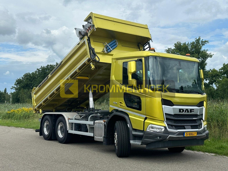 DAF XD 450 FAT Demo | 6x4 | 3 zijdige Kipper - Camion benne: photos 1 DAF XD 450 FAT Demo | 6x4 | 3 zijdige Kipper - Camion benne: photos 1