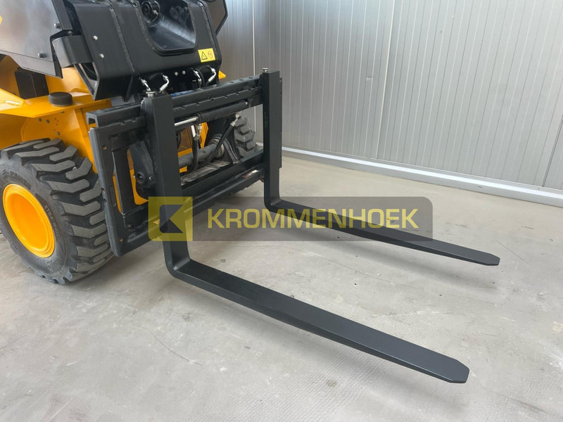Chariot télescopique JCB TLT 35-26 D 4x4: photos 8