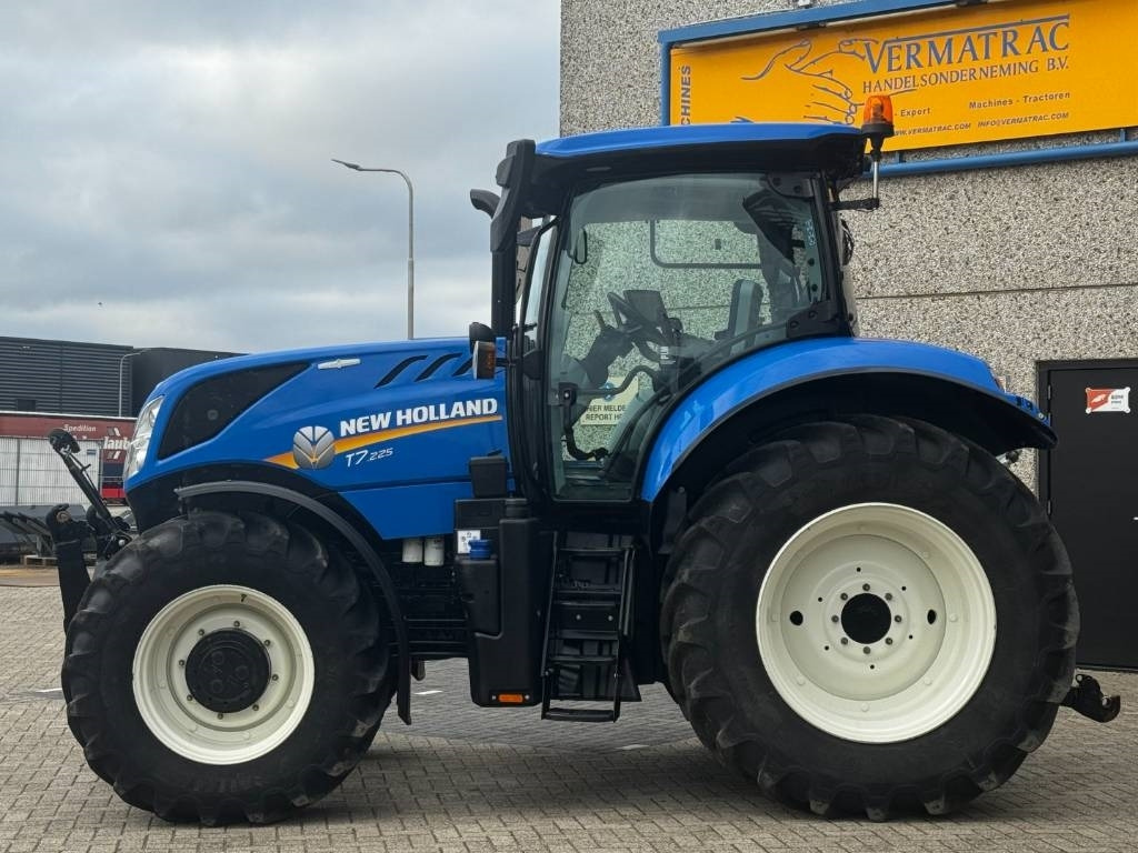 New Holland T7.225AC, frontlinkage, airbrakes, 50k, 2023!! - Tracteur agricole: photos 2 New Holland T7.225AC, frontlinkage, airbrakes, 50k, 2023!! - Tracteur agricole: photos 2