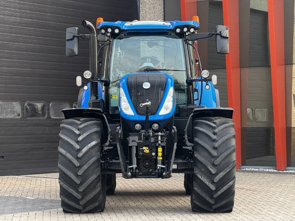 New Holland T7.270 Auto Command, frontlinkage + PTO,1091 hr - Tracteur agricole: photos 5 New Holland T7.270 Auto Command, frontlinkage + PTO,1091 hr - Tracteur agricole: photos 5
