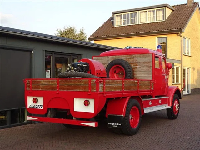 Mercedes-Benz LP 1117 4x4 TURBO Motor Brandweerauto Vw motor met Waterpomp in openlaadbak - Camion de pompier: photos 2 Mercedes-Benz LP 1117 4x4 TURBO Motor Brandweerauto Vw motor met Waterpomp in openlaadbak - Camion de pompier: photos 2