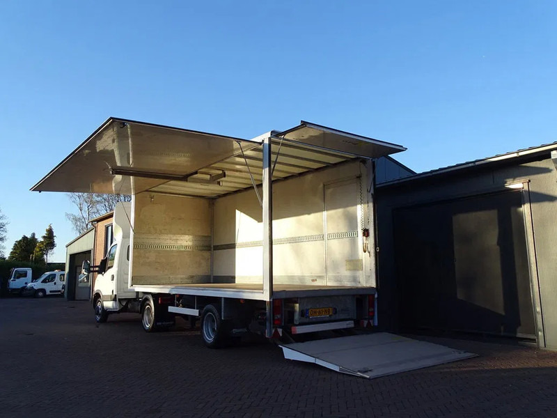 Iveco Daily 35C17 Be combinatie be trekker podium oplegger 3080 KG laadvm. 1.5 Ton Laadklep - Tracteur routier: photos 4 Iveco Daily 35C17 Be combinatie be trekker podium oplegger 3080 KG laadvm. 1.5 Ton Laadklep - Tracteur routier: photos 4