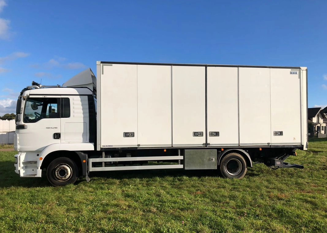 MAN 15.290 Winda Bok otwierany 18 Palet - Camion isothermique: photos 2 MAN 15.290 Winda Bok otwierany 18 Palet - Camion isothermique: photos 2