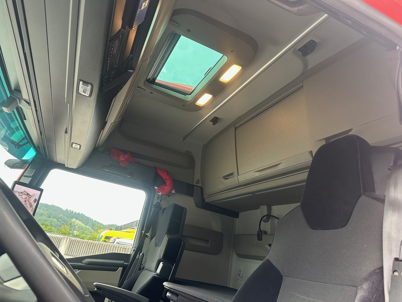 MAN TGX 18.520 4X2 LL Intarder Hydravlika ALU led TV - Tracteur routier: photos 5 MAN TGX 18.520 4X2 LL Intarder Hydravlika ALU led TV - Tracteur routier: photos 5