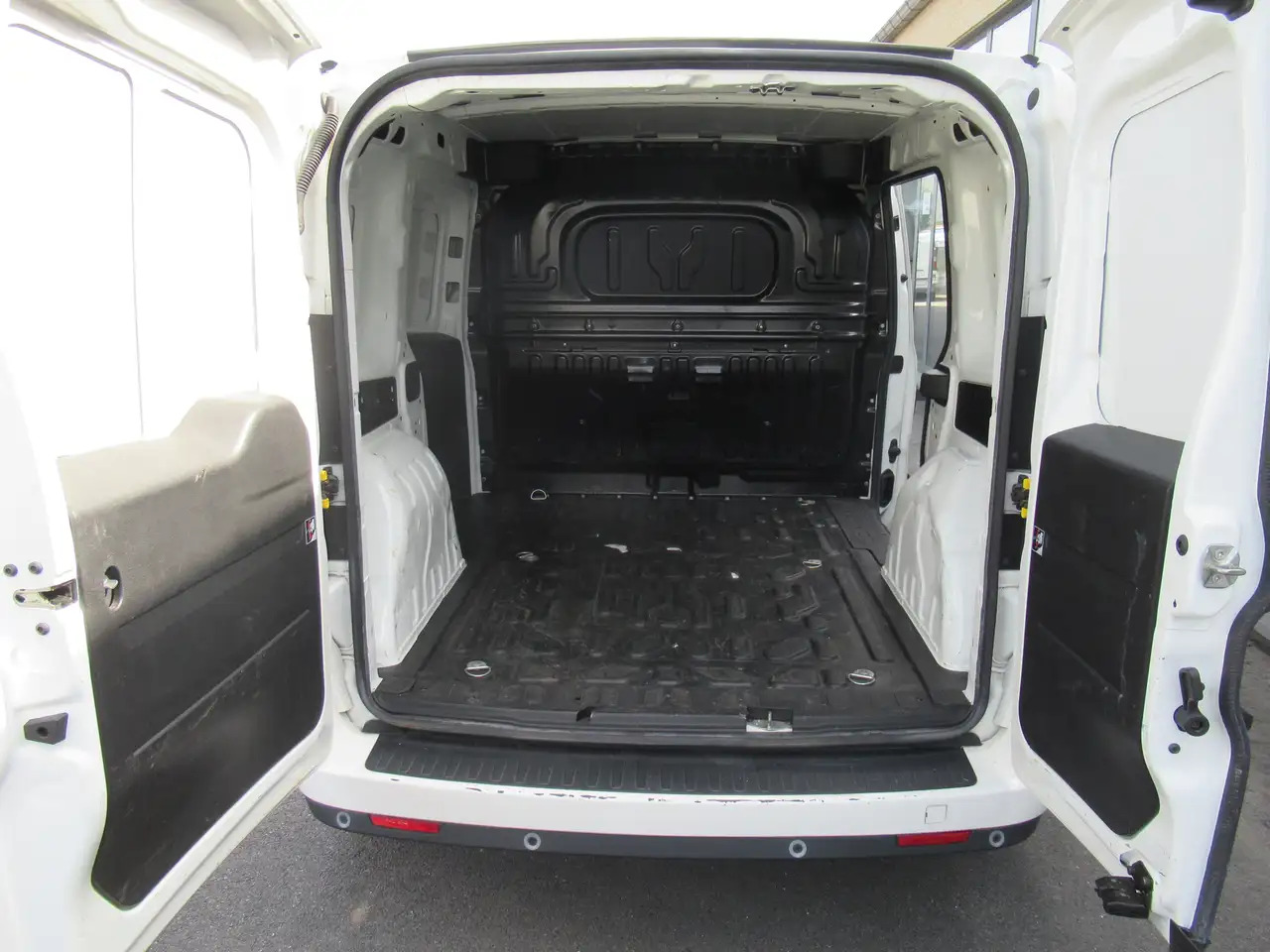 Fiat Doblo CLIM AUTO, NAVI, CRUISE 10500€+TVA/BTW - Fourgonnette: photos 5 Fiat Doblo CLIM AUTO, NAVI, CRUISE 10500€+TVA/BTW - Fourgonnette: photos 5