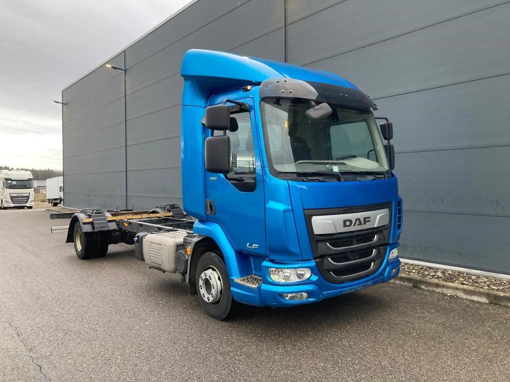 DAF LF 210 FA Standheizung / 5.00m Rd / 7.490kg - Camion à rideaux coulissants: photos 1 DAF LF 210 FA Standheizung / 5.00m Rd / 7.490kg - Camion à rideaux coulissants: photos 1