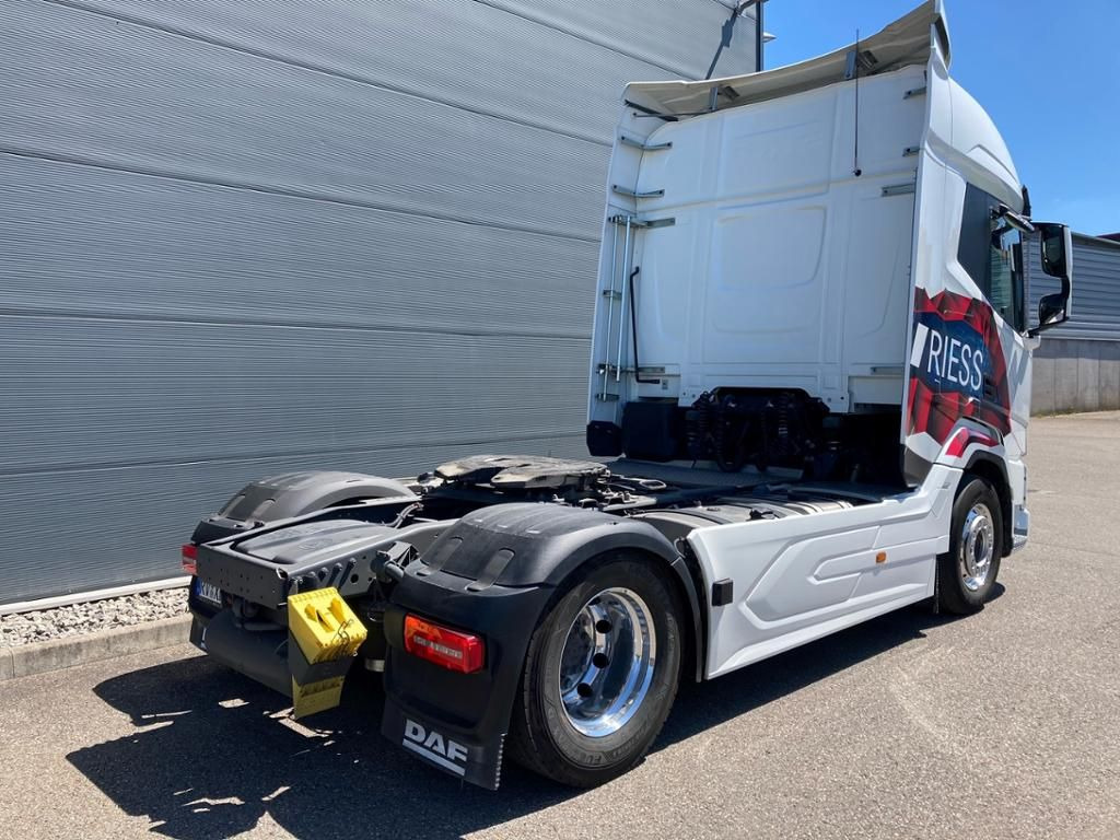 DAF XF 530 FT Alcoa Hydraulik LED Intarder ADR AT - Tracteur routier: photos 4 DAF XF 530 FT Alcoa Hydraulik LED Intarder ADR AT - Tracteur routier: photos 4