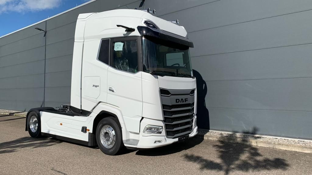 DAF XG+ 530 FT Leder Alcoa Vollluft Standklima - Tracteur routier: photos 1 DAF XG+ 530 FT Leder Alcoa Vollluft Standklima - Tracteur routier: photos 1