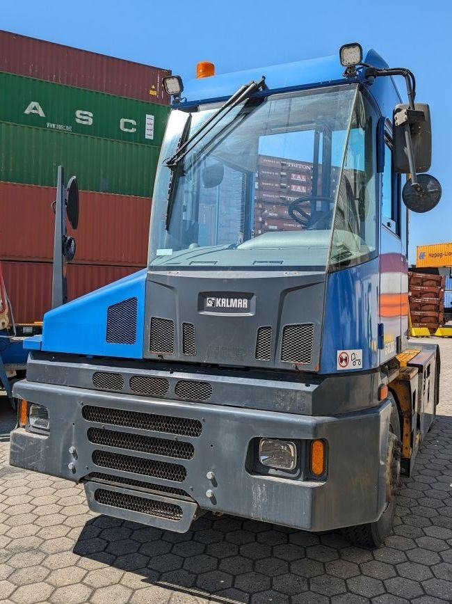 Kalmar T2  - Tracteur portuaire: photos 1 Kalmar T2  - Tracteur portuaire: photos 1