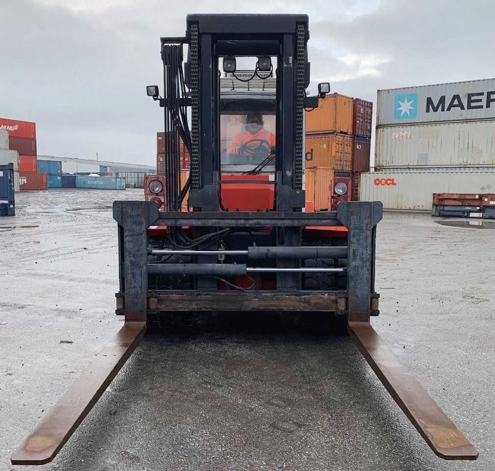 Svetruck 13,6-120-32  - Chariot élévateur diesel: photos 3 Svetruck 13,6-120-32  - Chariot élévateur diesel: photos 3