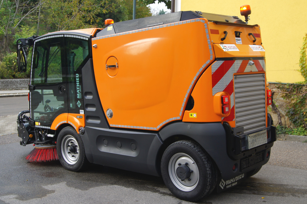 MATHIEU Azura Flex MC210 3-rd brush / EURO 6 / TÜV - Balayeuse de voirie: photos 5 MATHIEU Azura Flex MC210 3-rd brush / EURO 6 / TÜV - Balayeuse de voirie: photos 5