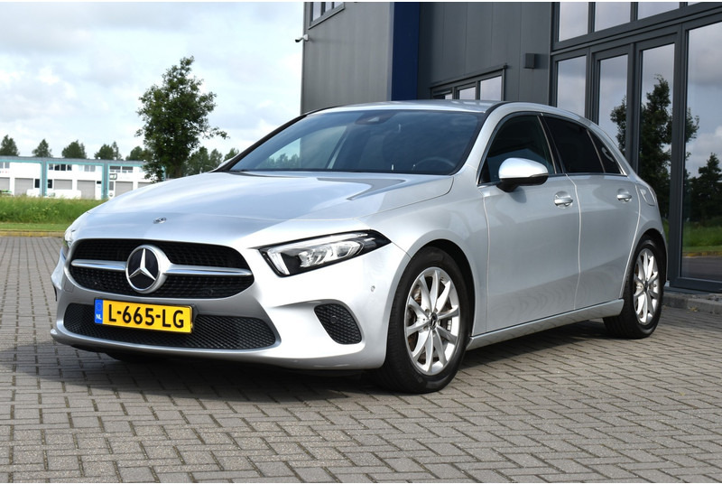 Mercedes-Benz A-Klasse 200 | Business Solution * 163 PK * Camera * LED * MBUX - Voiture à hayon: photos 1 Mercedes-Benz A-Klasse 200 | Business Solution * 163 PK * Camera * LED * MBUX - Voiture à hayon: photos 1