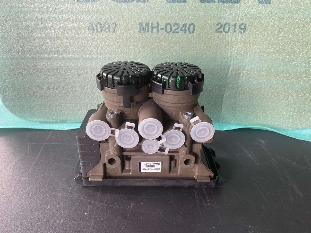 SCANIA AIR VALVE 1879280, 1879275 - Valve de frein pour Camion: photos 1 SCANIA AIR VALVE 1879280, 1879275 - Valve de frein pour Camion: photos 1