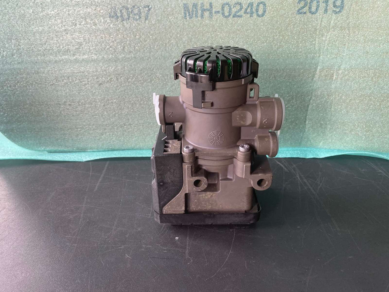 SCANIA AIR VALVE 1879280, 1879275 - Valve de frein pour Camion: photos 4 SCANIA AIR VALVE 1879280, 1879275 - Valve de frein pour Camion: photos 4