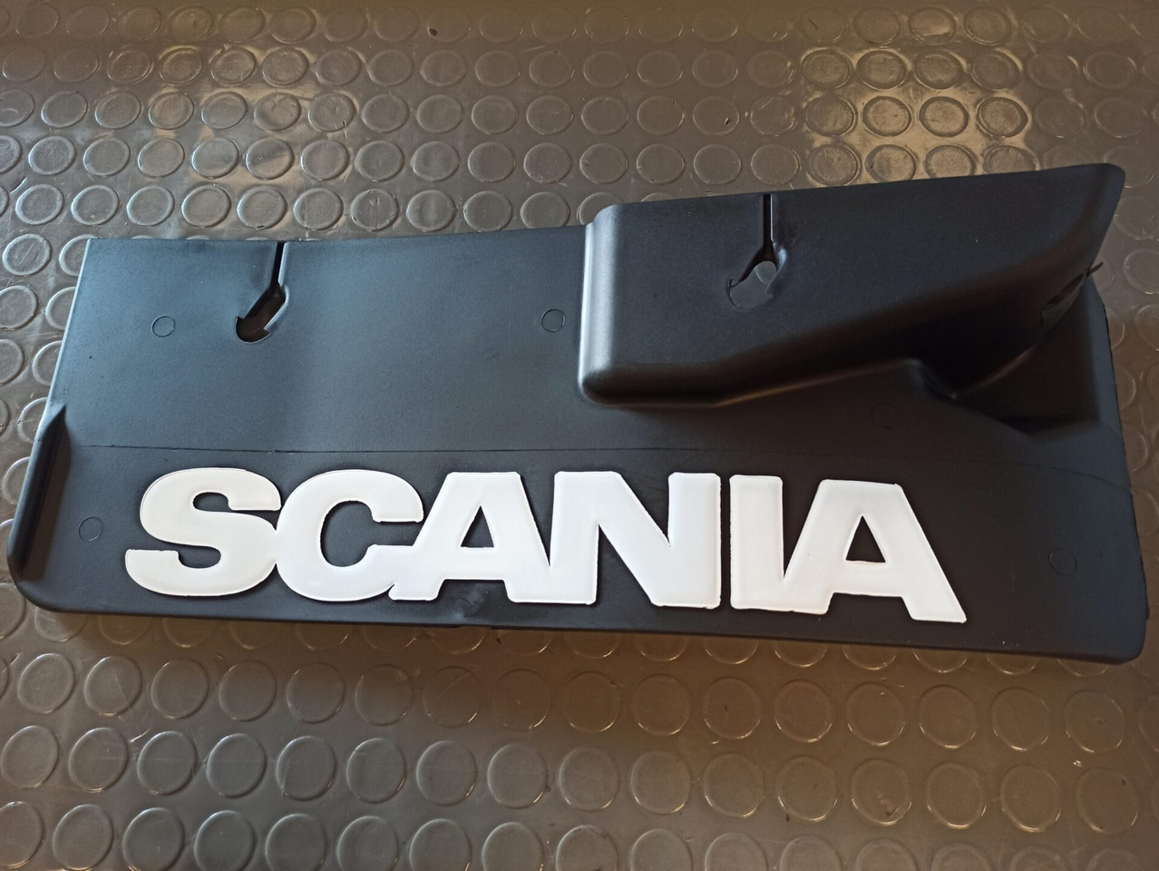 SCANIA MUDFLAP - 1361760 - Aile pour Camion: photos 1 SCANIA MUDFLAP - 1361760 - Aile pour Camion: photos 1