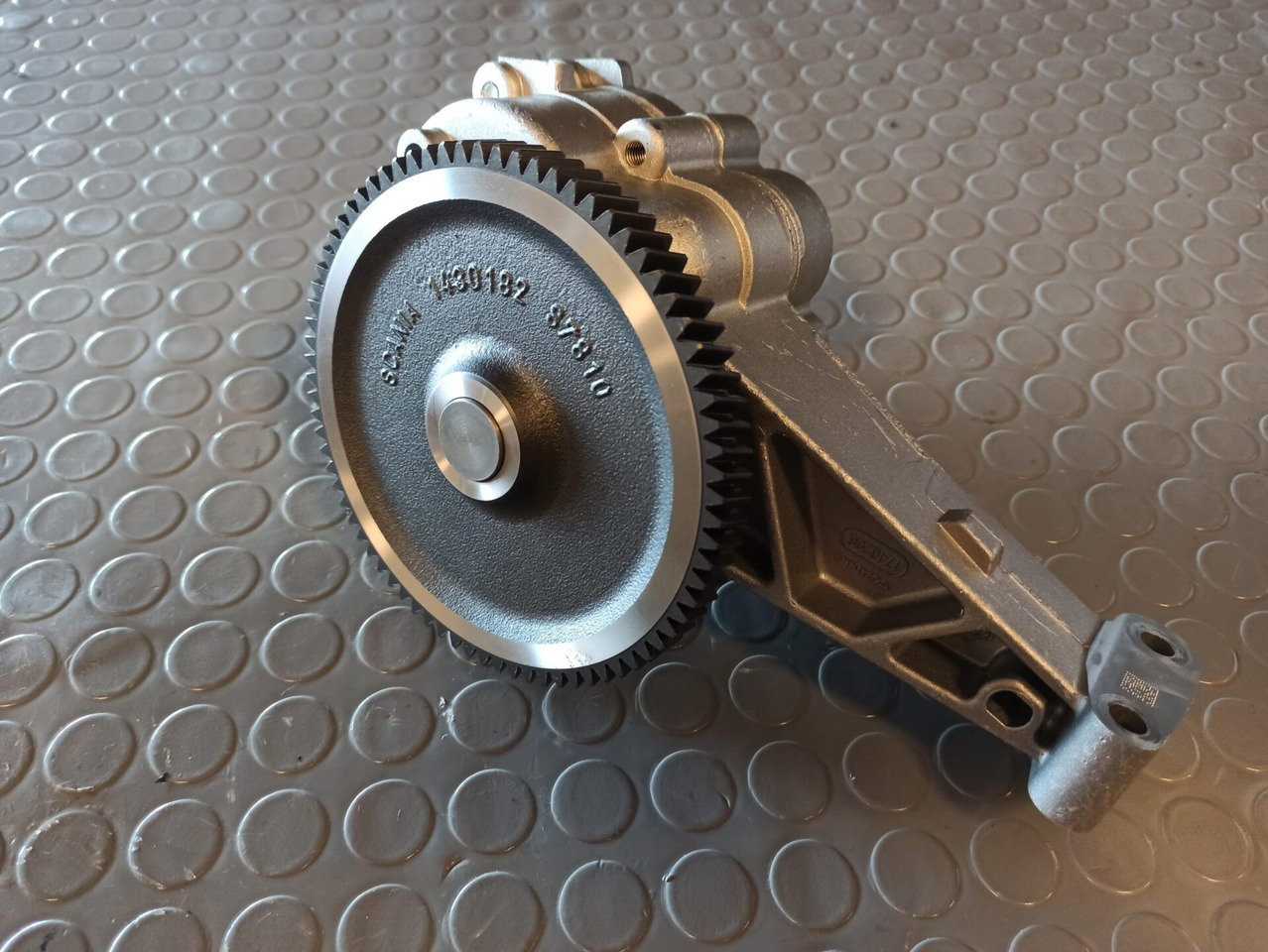 SCANIA NEW OIL PUMP DC13 - 2105497 - Pompe à huile pour Camion: photos 1 SCANIA NEW OIL PUMP DC13 - 2105497 - Pompe à huile pour Camion: photos 1