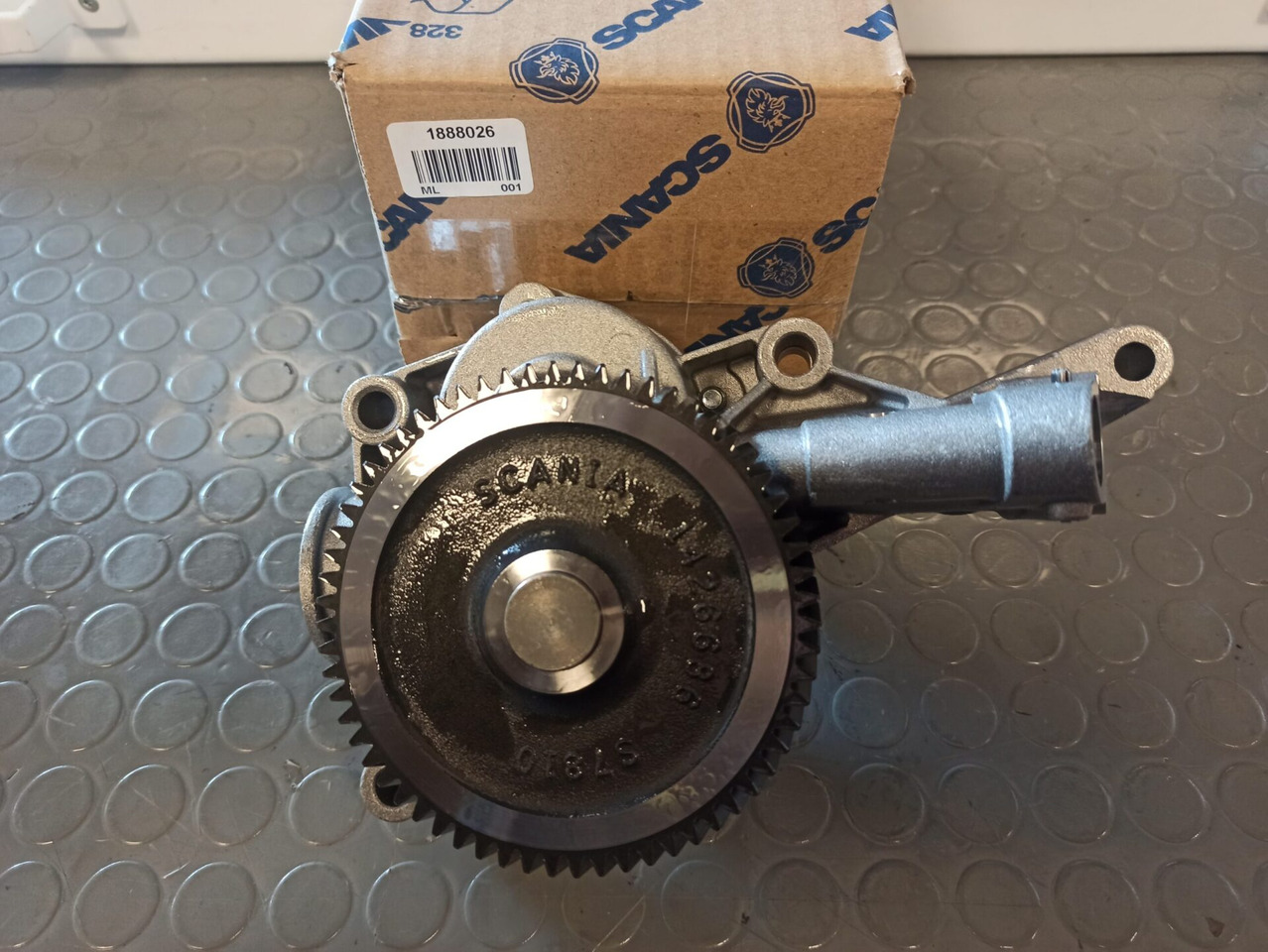 SCANIA OIL PUMP - 1888026 - Pompe à huile pour Camion: photos 1 SCANIA OIL PUMP - 1888026 - Pompe à huile pour Camion: photos 1