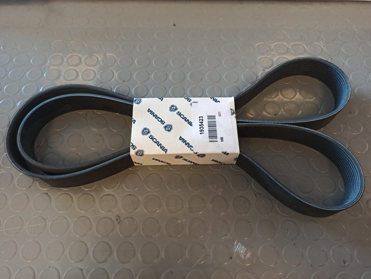 SCANIA POLY-V-BELT - 1935423 - Courroie pour Camion: photos 1 SCANIA POLY-V-BELT - 1935423 - Courroie pour Camion: photos 1