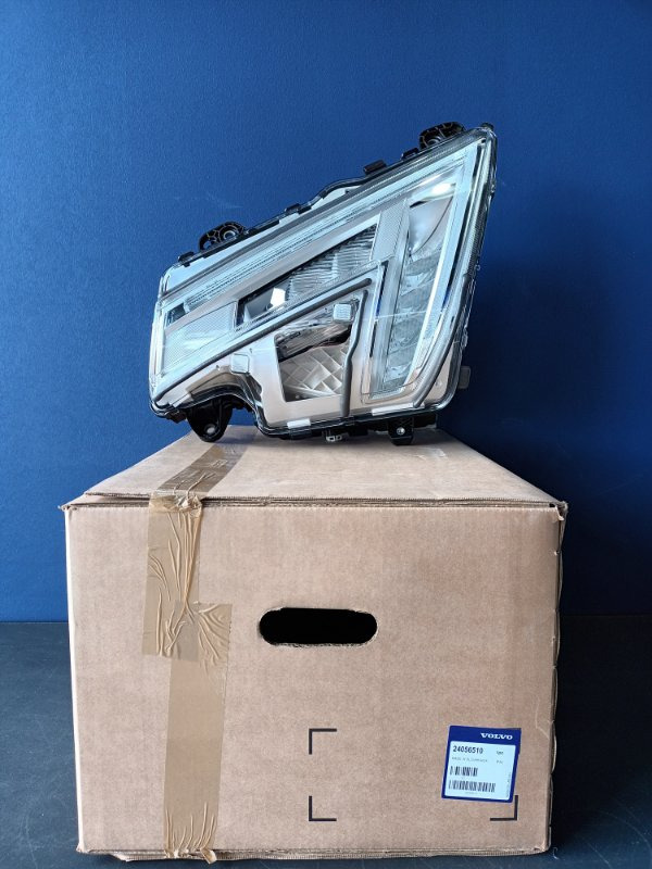 VOLVO HEADLAMP - 24056510 - Feu avant pour Camion: photos 1 VOLVO HEADLAMP - 24056510 - Feu avant pour Camion: photos 1