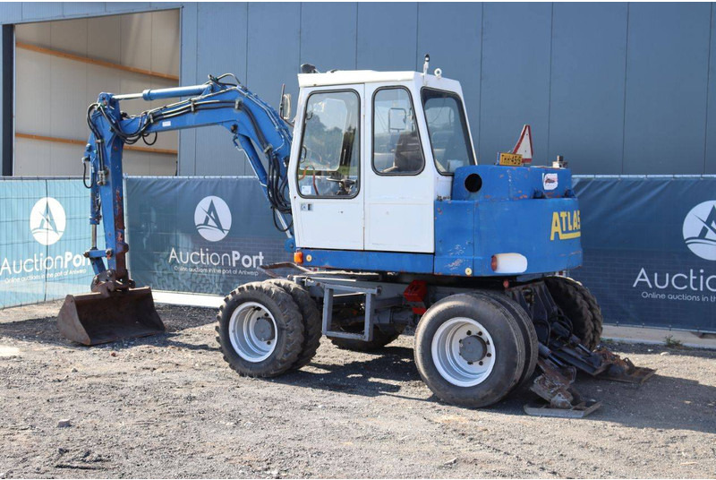 Atlas 1004 - Pelle sur pneus: photos 3 Atlas 1004 - Pelle sur pneus: photos 3