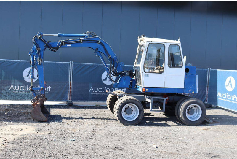 Atlas 1004 - Pelle sur pneus: photos 1 Atlas 1004 - Pelle sur pneus: photos 1