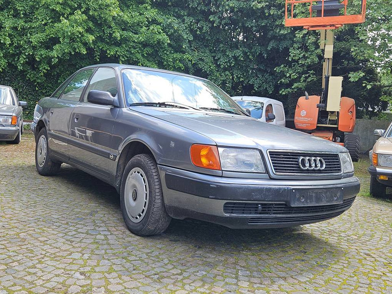 Audi 100 2.4D - Voiture: photos 5 Audi 100 2.4D - Voiture: photos 5