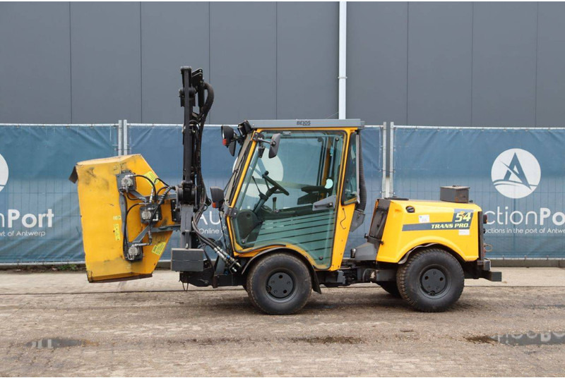 Belos Trans Pro 54 - Balayeuse de voirie: photos 1 Belos Trans Pro 54 - Balayeuse de voirie: photos 1