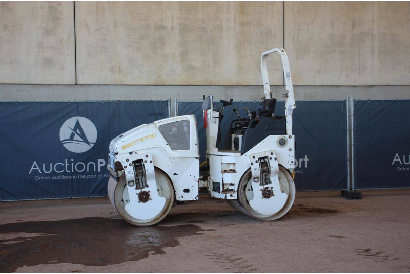 Bomag BW138AD-5 - Compacteur à pieds de mouton/ Monocylindre: photos 1 Bomag BW138AD-5 - Compacteur à pieds de mouton/ Monocylindre: photos 1