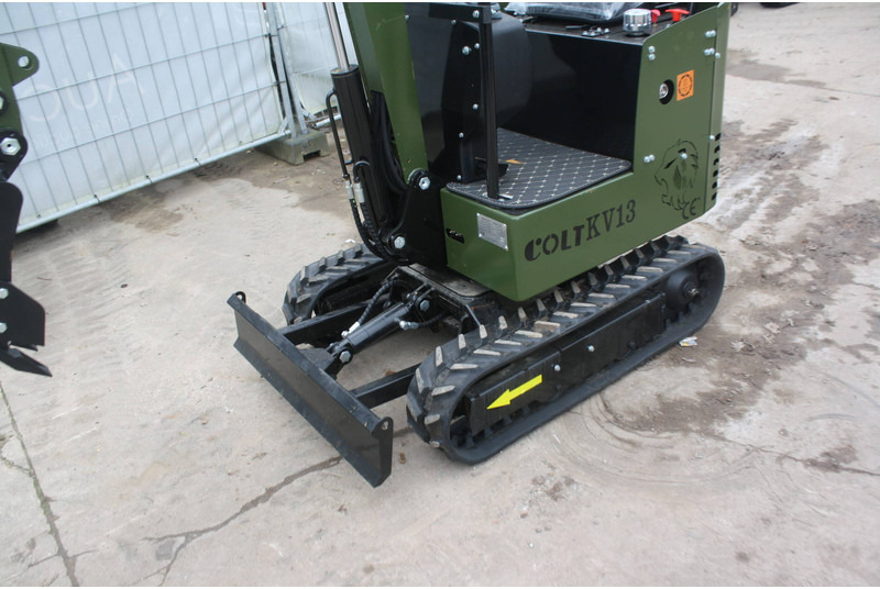 COLT KV13 - Mini pelle: photos 3 COLT KV13 - Mini pelle: photos 3