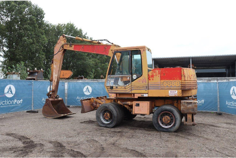 Case 688B-P - Pelle sur pneus: photos 3 Case 688B-P - Pelle sur pneus: photos 3