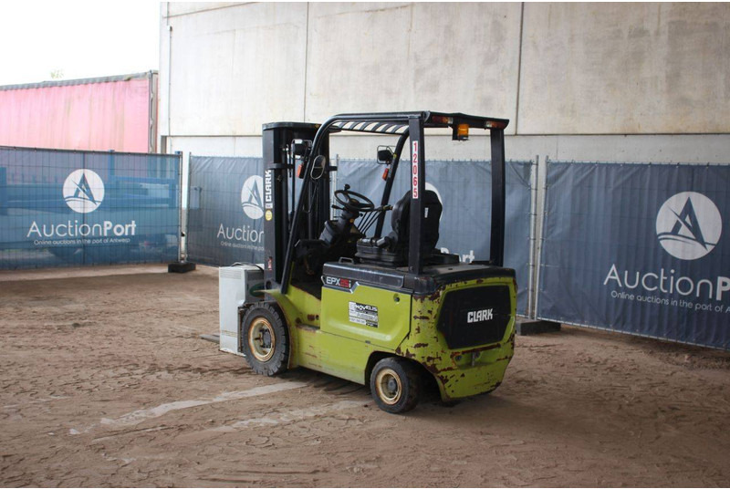 Clark EPX25i - Chariot élévateur électrique: photos 3 Clark EPX25i - Chariot élévateur électrique: photos 3