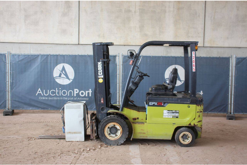 Clark EPX25i - Chariot élévateur électrique: photos 2 Clark EPX25i - Chariot élévateur électrique: photos 2