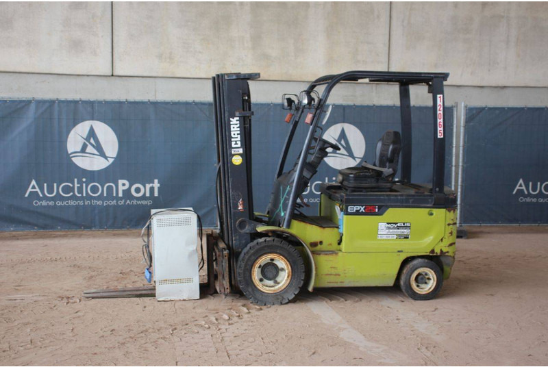 Clark EPX25i - Chariot élévateur électrique: photos 1 Clark EPX25i - Chariot élévateur électrique: photos 1