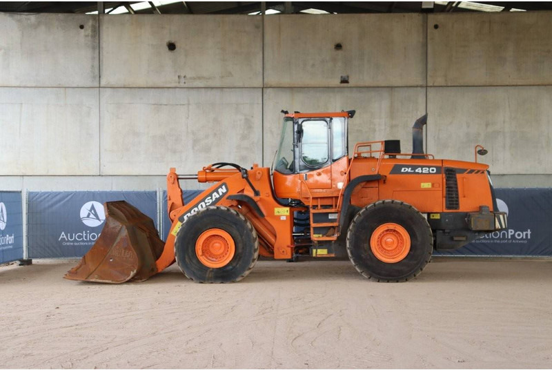Doosan DL420 - Chargeuse sur pneus: photos 2 Doosan DL420 - Chargeuse sur pneus: photos 2