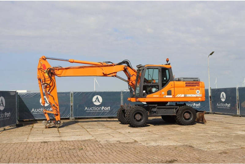 Doosan DX190W-3 - Pelle sur pneus: photos 1 Doosan DX190W-3 - Pelle sur pneus: photos 1