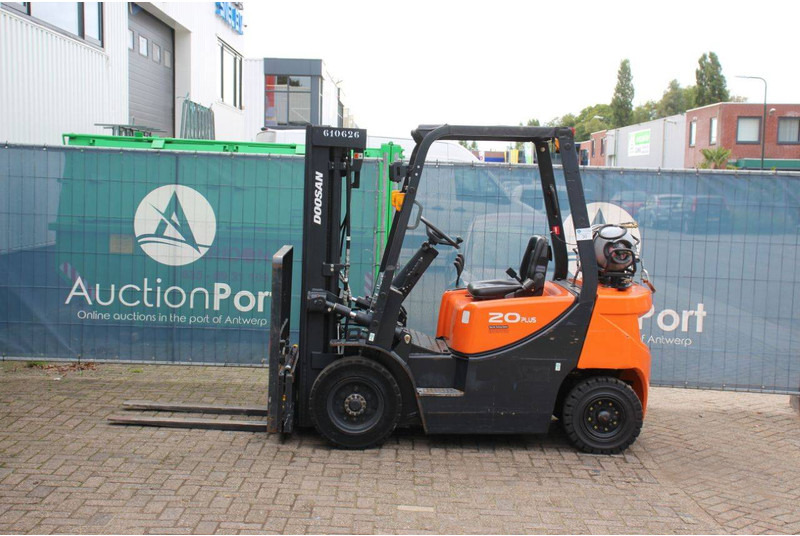 Doosan G20GP - Chariot élévateur à gaz: photos 2 Doosan G20GP - Chariot élévateur à gaz: photos 2