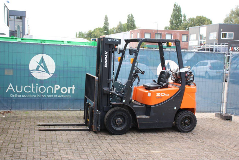 Doosan G20GP - Chariot élévateur à gaz: photos 1 Doosan G20GP - Chariot élévateur à gaz: photos 1