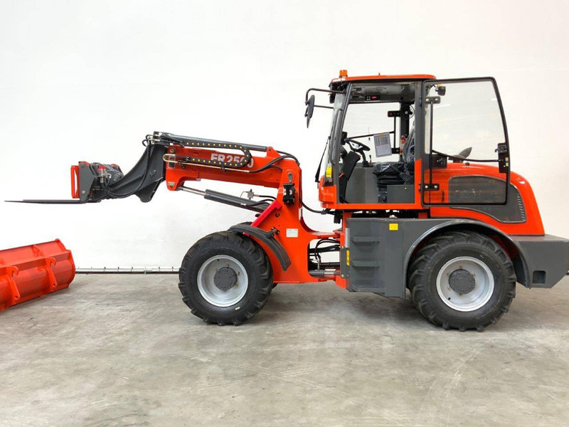 Everun ER2500 - Chargeuse sur pneus: photos 4 Everun ER2500 - Chargeuse sur pneus: photos 4